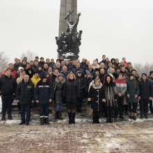 В честь годовщины освобождения Ростова-на-Дону состоялось возложение на мемориале в Кумженской Роще
